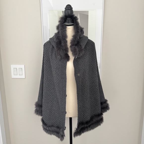 Hooded Grey Knitted Cape with Rabbit Fur Trim Dolce Cabo O/S - Picture 6 of 15